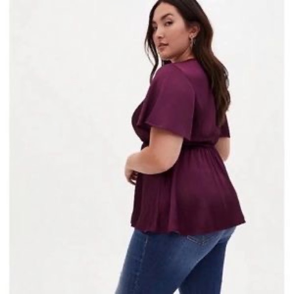 Torrid grape purple shiny gauze surplice babydoll blouse size 2 (2x) - Picture 3 of 10